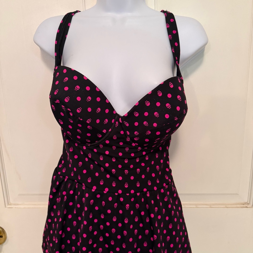 Torrid Black & Pink Skull Dot Print Peplum One Piece Swimwear Sz 1 Pin-up Goth - Picture 5 of 16
